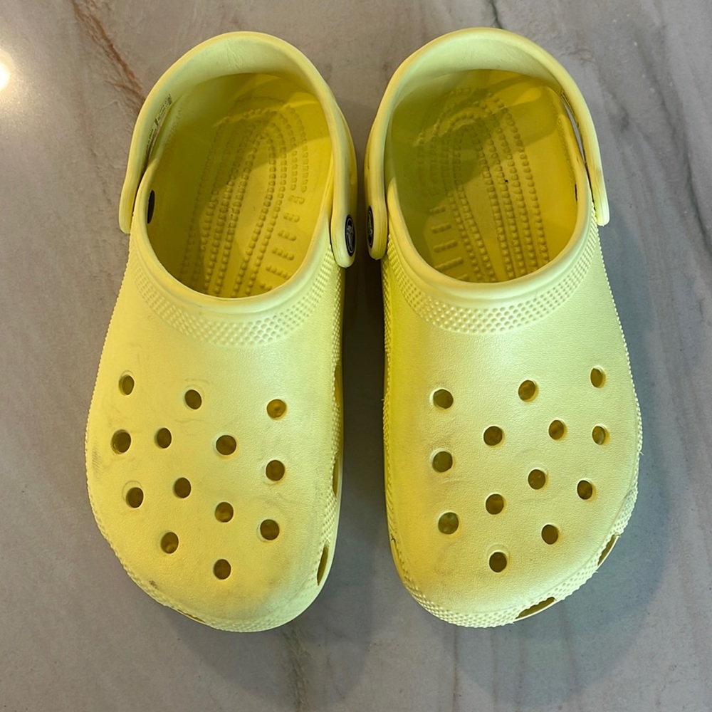 Kid’s yellow Crocs SZ 3